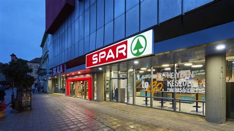 SPAR Budget üzlet bejárata