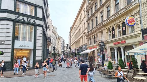 Váci utca hangulata este