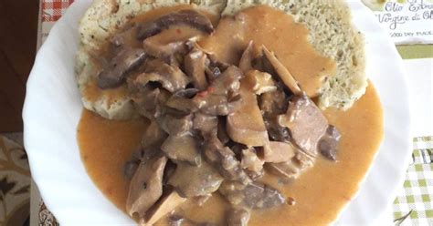 Szalon tüdő zsemlegombóccal, tejföllel és citrommal