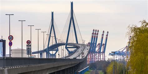 A Köhlbrandbrücke Hamburgban
