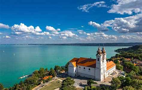 Tihany látképe a Balatonról