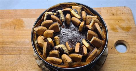 Piskóta tortaforma előkészítése