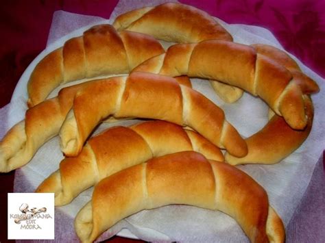 Házi hot dog kifli sütés közben