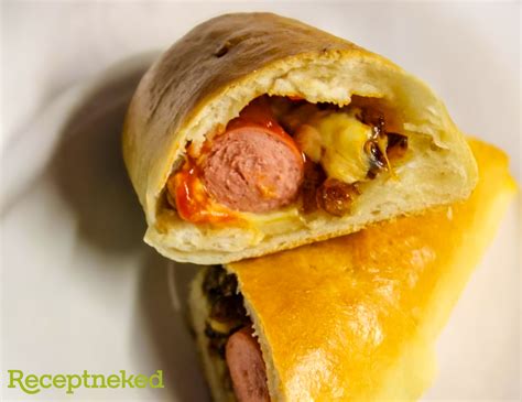 Sütőben sülő hot dog kiflik