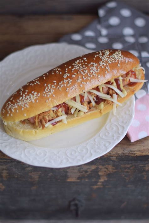Házi hot dog gazdag feltéttel