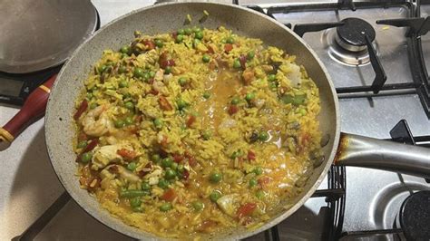 paella serpenyőben