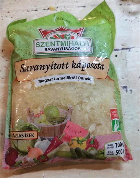 savanyított káposzta tálalása hagyományos módon