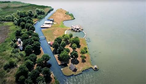 A Tisza-tó térképének jelölése Abádszalók környékén
