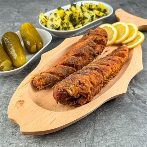 Különböző elkészítési módokat bemutató kollázs (grillezett, sült, rántott hekk)
