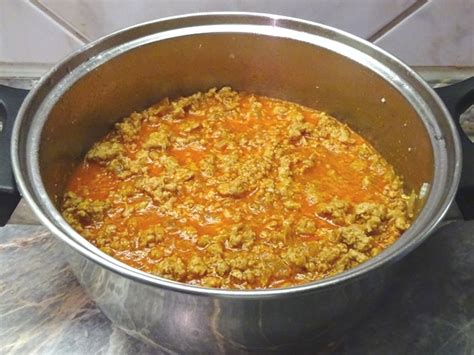 Darált csirkemellből készült ragu tésztával
