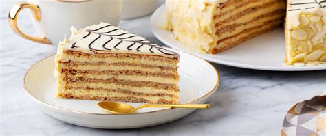Eszterházy torta szelet díszítéssel