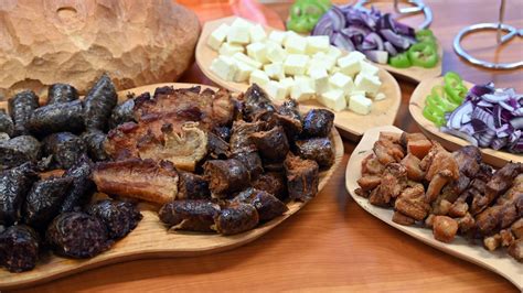 Disznótoros vacsora asztal