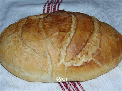 Frissen sült kenyér szeletelve