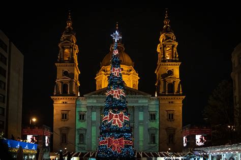Az Advent Bazilika fényfestése a Szent István Bazilikán