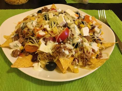 Különböző nachos feltétek és szószok
