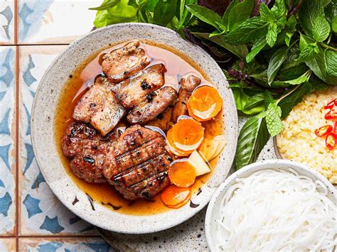 Bún Chả hozzávalói és tálalása