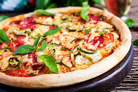 A pizza fajtái és elkészítési módjai illusztráció