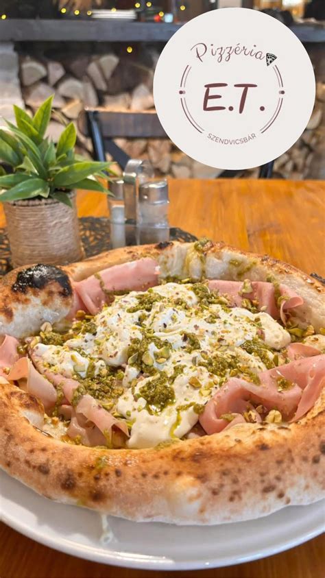 Nápolyi pizza kemencében sül