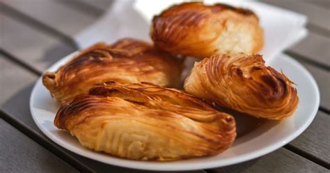 Pastizzi különböző töltelékekkel