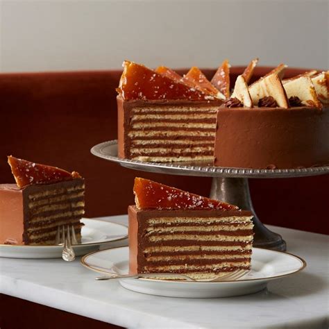 A híres Dobos torta szeletelve