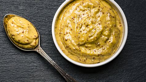 Házi készítésű mustár különböző ízesítésekkel