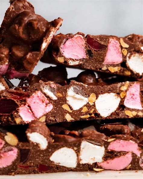 Rocky Road sütemény szeletelve