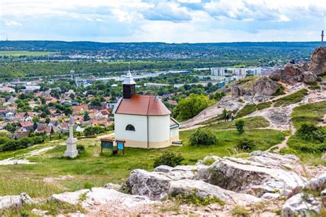 Budaörs városképe, a természet és a modern építészet harmóniájával