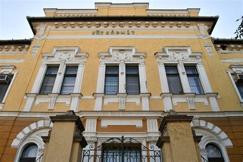 Mikepércs központjának látképe