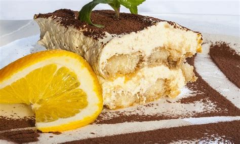 Narancsos tiramisu tálalva, babapiskótával és narancshéjjal