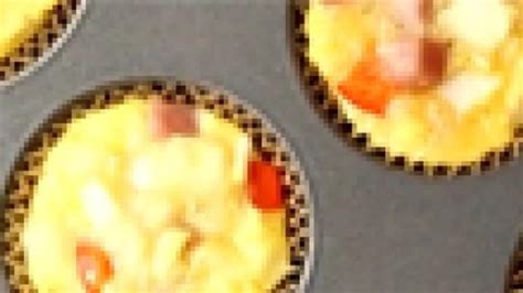 Zöldséges omlett friss zöldségekkel és fűszerekkel