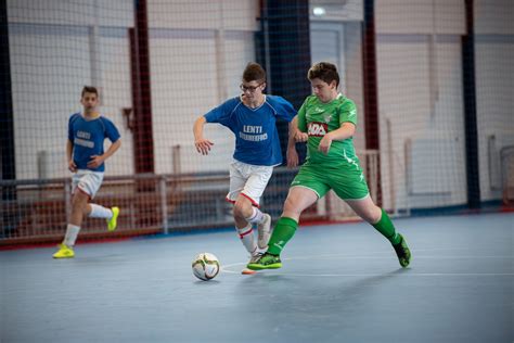 Futballvezetők és szakemberek a torna helyszínén