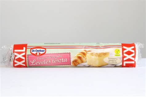 Feltekert leveles tészta rolóformán