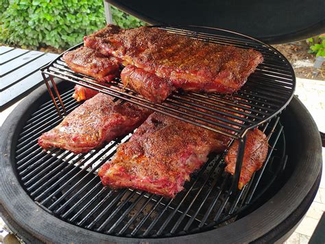 BBQ oldalas a grillen