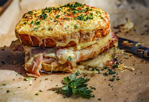 Croque-monsieur sajtos feltéttel