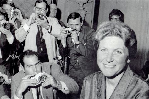 Lana Peters néven