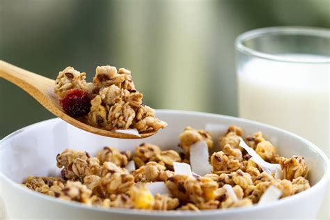 Házi készítésű granola friss gyümölcsökkel