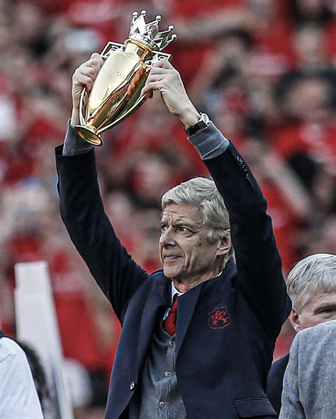 Arsene Wenger a pálya szélén