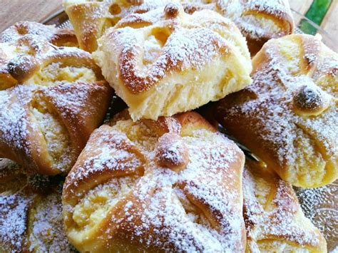 Kézműves pékáruk a KisPipacsban, többek között túrós batyu és kakaós csiga