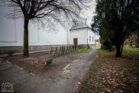 A templomkert békéje