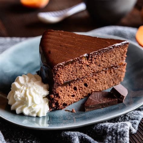 Fényes csokoládémáz bevonat a diétás Sacher tortán