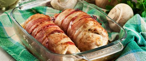 Frissen sült baconbe tekert csirkemell