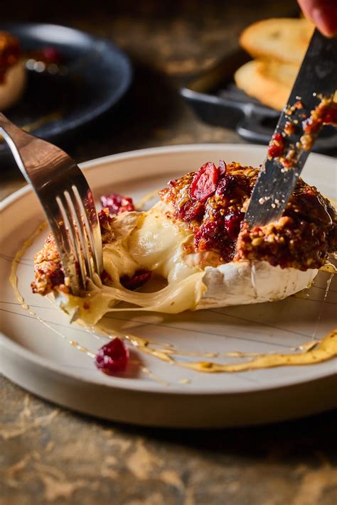 mézes-chilis camembert előkészítése