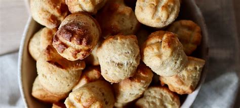 Krumplis pogácsák tepsiben