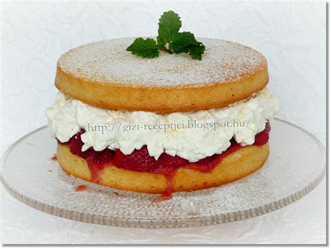 Viktória piskóta torta szelettel és eperrel