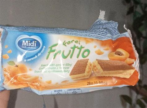 Töltött piskóta torta rétegződése