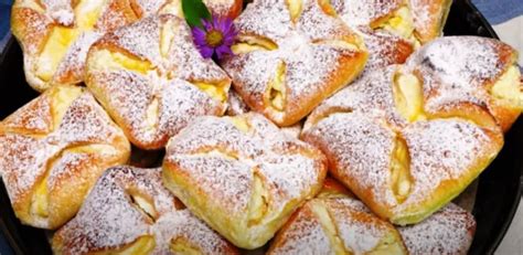 Túrós-paprikás töltelékkel töltött palacsinták