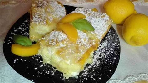 Frissen sült, tökéletesen szeletelt Mohácsi rétes porcukorral díszítve