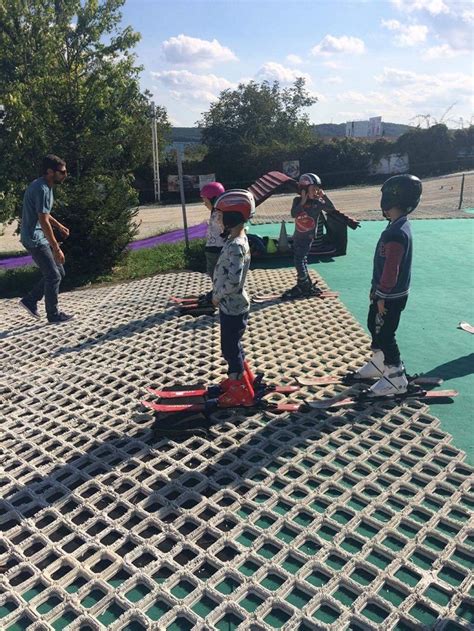 Gyermekek játékban a Kamaraerdei Ifjúsági Parkban