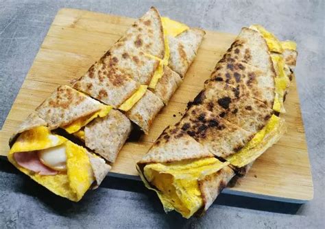 Serpenyős tortilla sütés közben