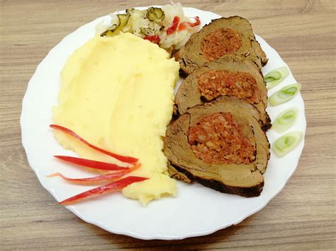 Töltött szűzpecsenye friss zöldfűszerekkel